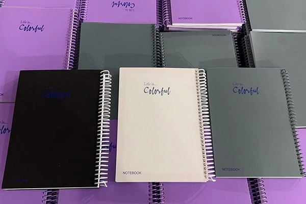 新たな筆記体験をもたらす、スパイラルコイルノート新登場